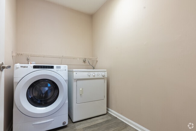 2BR, 1BA - 864SF - Laundry Room