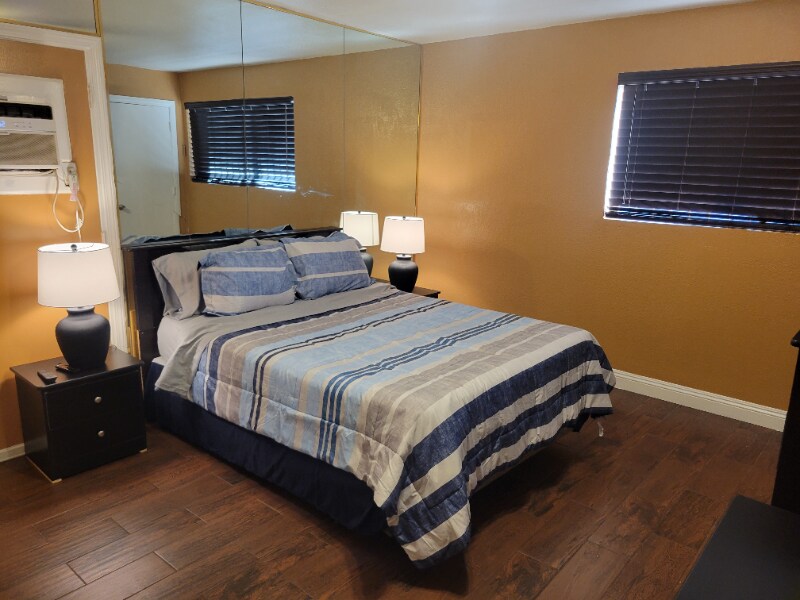 Photo - 405 Leonard Ave