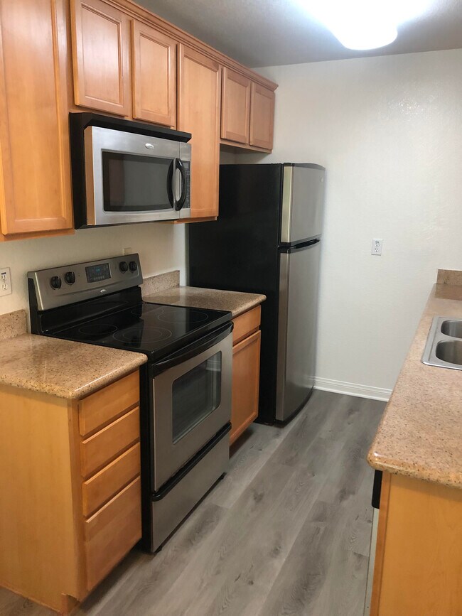 2360 Paseo De Laura Unit 14
