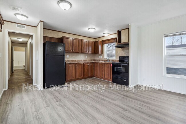 Photo - 111 S Cedar Dr