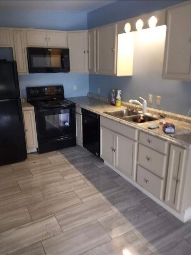 Photo - 1657 Thornton Pl SW