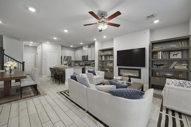 Photo - 7808 Manilla Dr