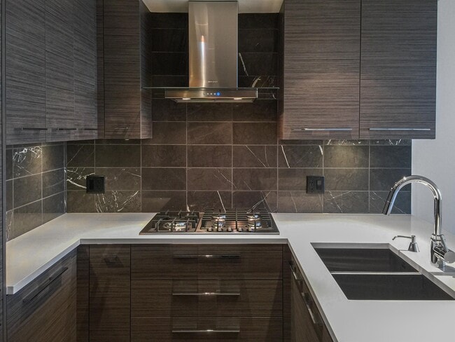 Photo - 7488-7488 Lansdowne Rd