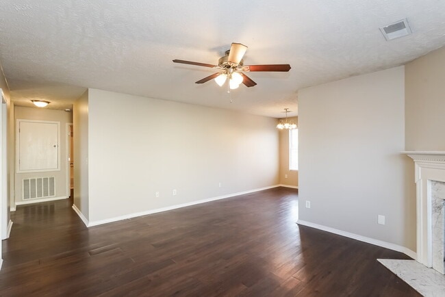 Photo - 2109 Carlton Ln