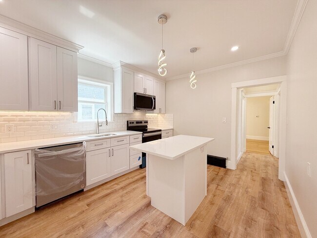 Building Photo - 47 Walker St Unit 1 Rental