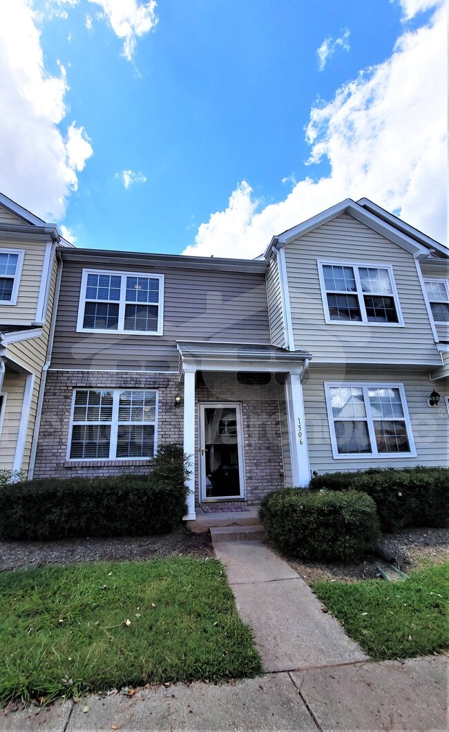 Photo - 1506 Oxleymare Drive