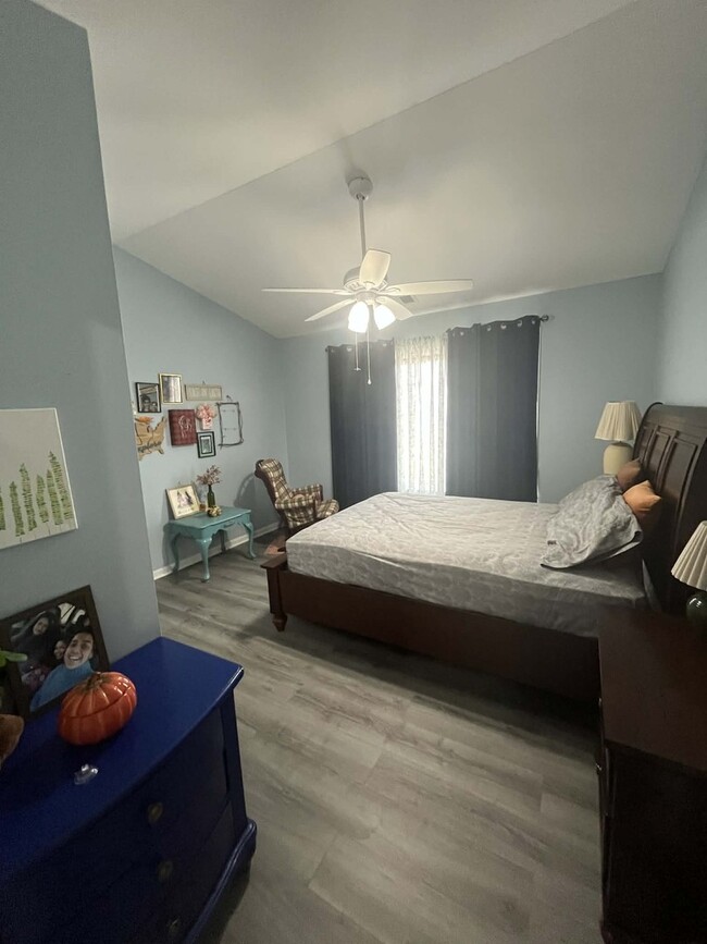 Photo - 9337 Harrison St