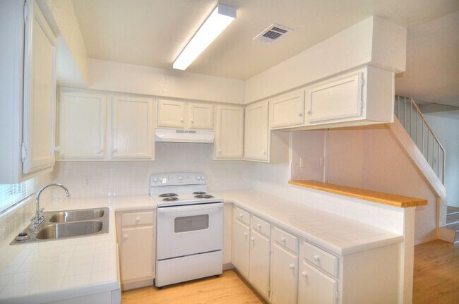 Photo - 2194 Aspen Dr