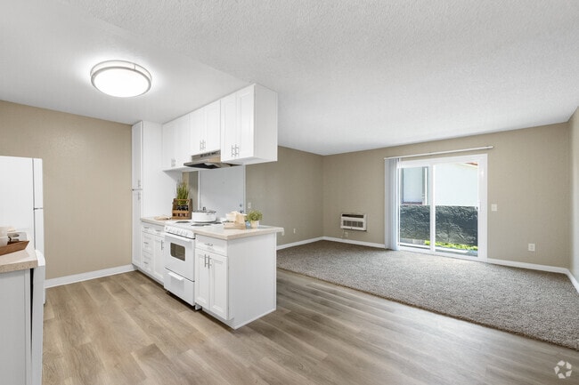 2BR, 2BA - 1,129SF - Kitchen