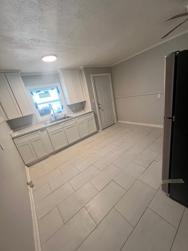 Photo - 626 Catalpa Ave Unit 2