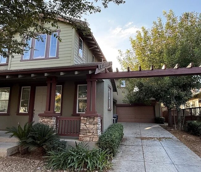 Photo - 339 Goodall St