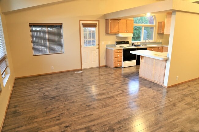 Photo - 3 Bed 2 Bath Home Some Utilities Included