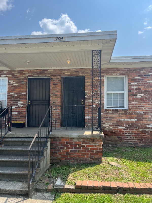 Photo - 704 Hopkins St