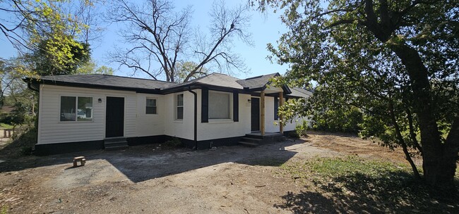 Building Photo - 3820 Montgomery Ave