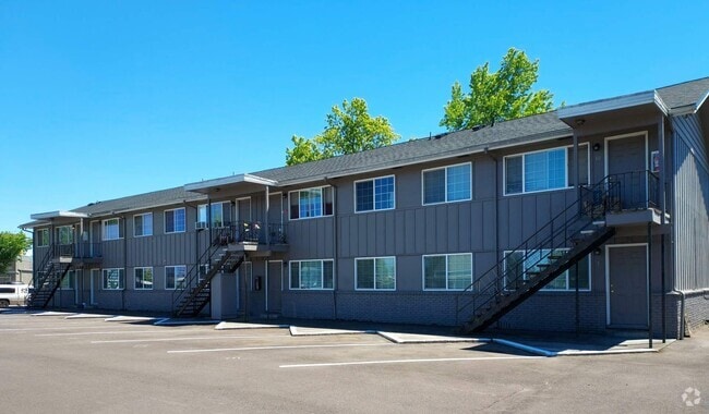 Building Photo - (964 - 01) 2 bedroom/1 Bath Unit 01 Rental