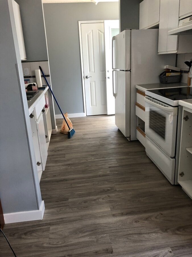 Photo - 13267 47 St NW