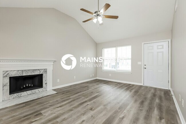 Photo - 3 Bedroom Pet-Friendly Home in LA VERGNE, TN with Main Street Renewal