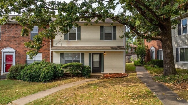 Building Photo - 200 Pine Forest Dr Rental