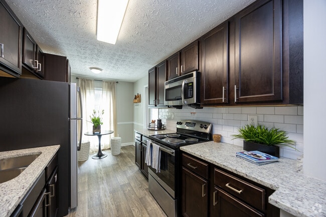 2BR, 2BA - 1300SF