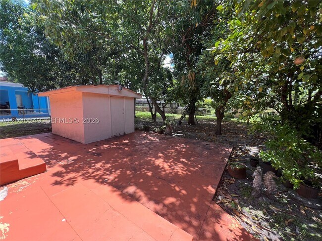 Photo - 260 W 15th St
