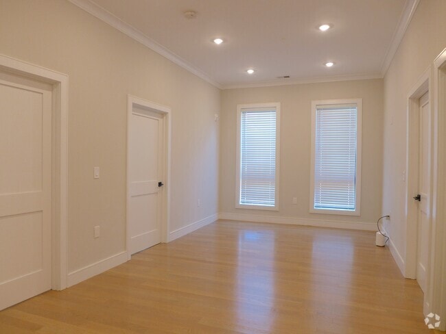 Building Photo - 32 Highgate St Rental
