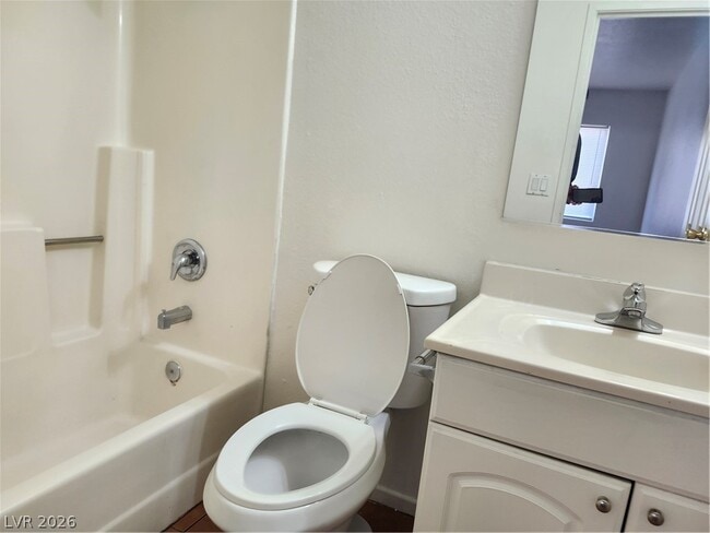 Building Photo - 3437 E Cheyenne Ave Unit D