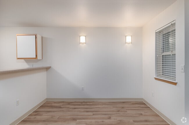 1BR, 1BA - 702SF