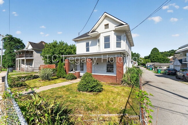Photo - 890 Traction St