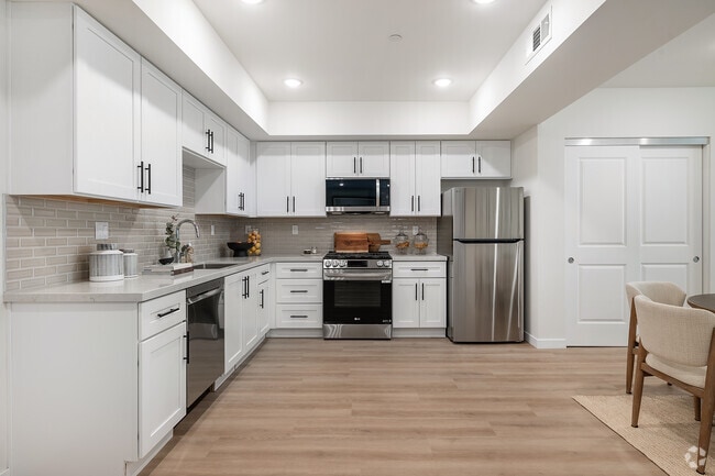 2BD, 2BA - 1,370SF - Kitchen