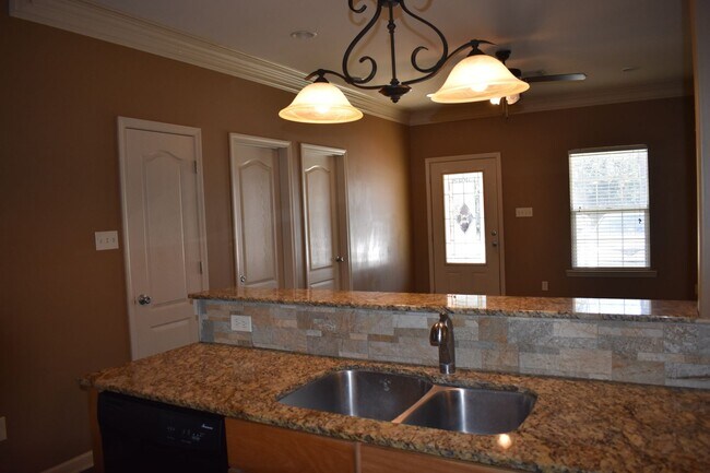 Photo - 3 Bedroom Townhouse in Broussard