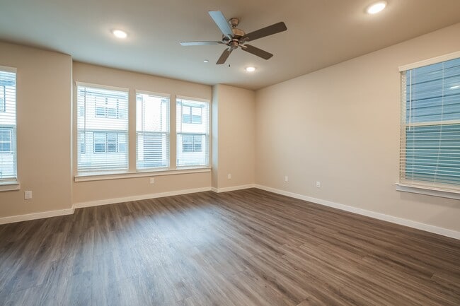 Photo - 18519 Centro Row