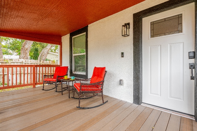 Photo - 721 New York St