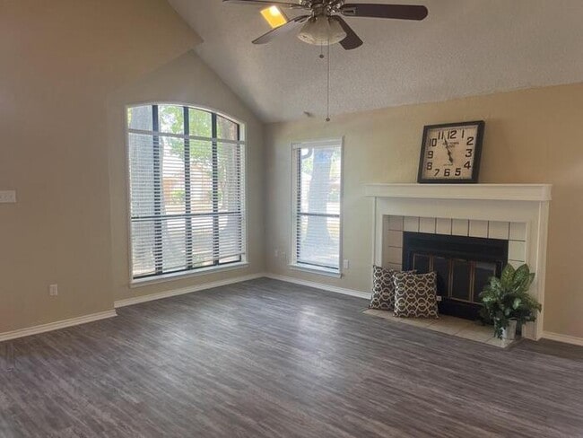 Photo - 6302 Meadowmere Ln