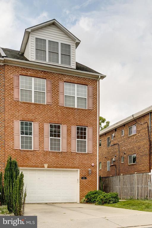 Building Photo - 2026 N Culpeper St Rental