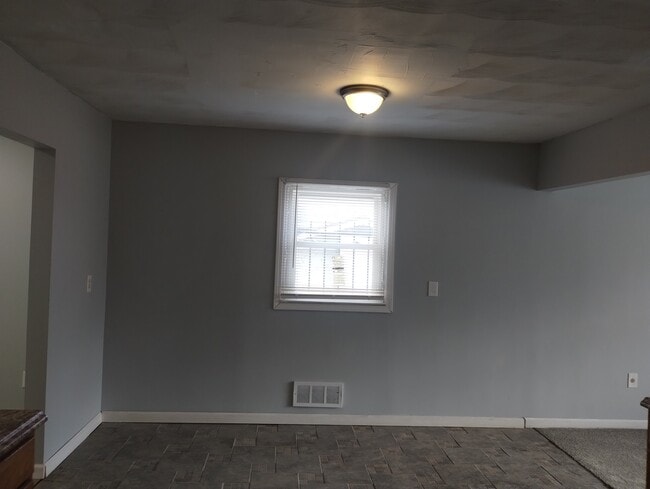 Photo - 4639 W 2nd St
