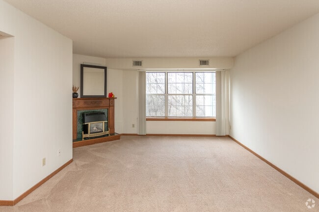 2BR, 2BA - 1,211SF