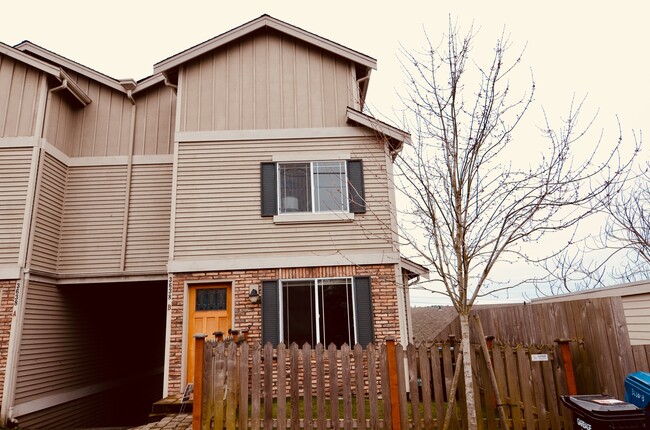 3 Bedroom 2.5 Bath Queen Anne Townhome - 3 Bedroom 2.5 Bath Queen Anne Townhome
