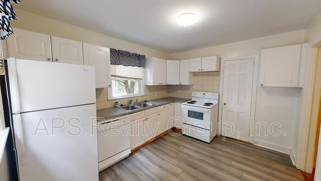 Photo - 2405 Hoyt St