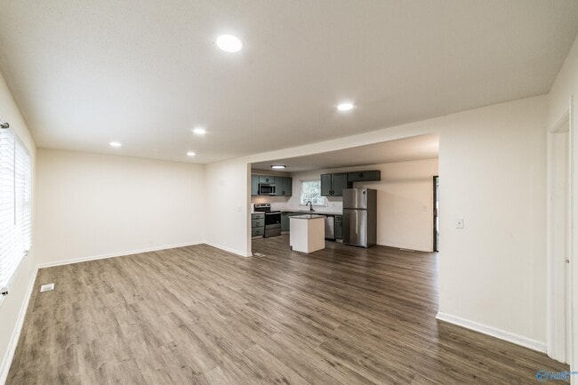 Photo - 307 Meadowbrook Dr SE