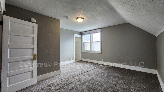 Photo - 1228 10th St N