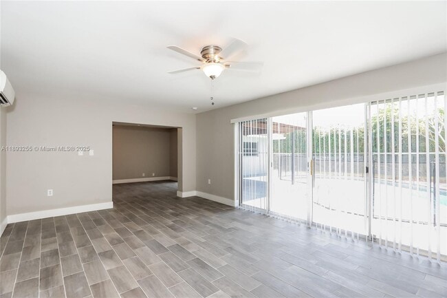 Photo - 11041 Glenwood Dr