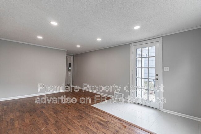 Photo - 7826 Summit St