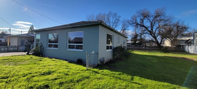 Photo - Anderson Home With Lots Of Character! 2 Bedroom 1 Bath With Carport and Shop