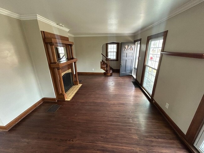 Photo - Charming 3-Bedroom Home with Finished Basement for Rent!