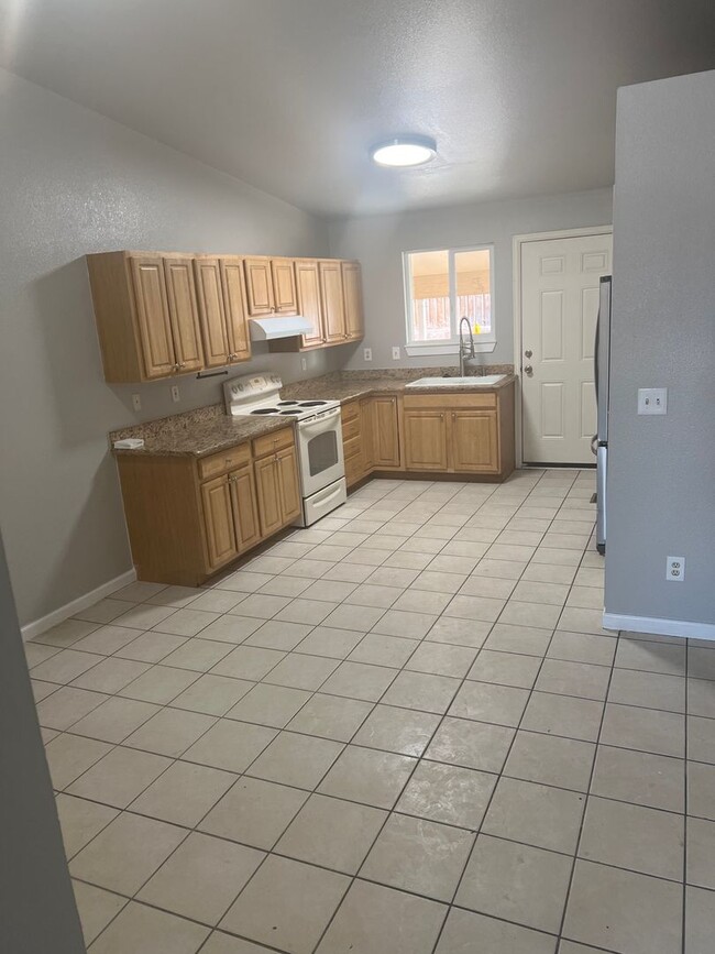 Photo - Great 3 Bedroom 2 Bath unit