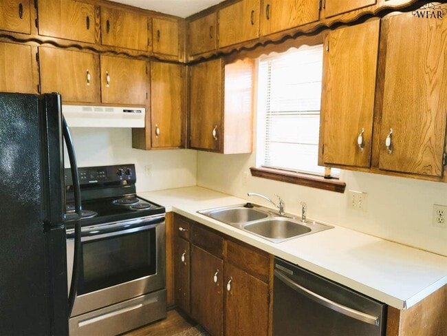 Photo - 3001 Stearns Ave