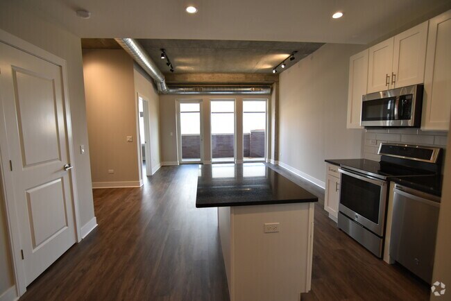Building Photo - 3833 N Broadway Unit 707 Rental