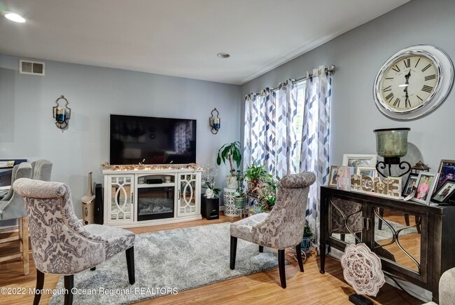 Photo - 590 Beachway Ave