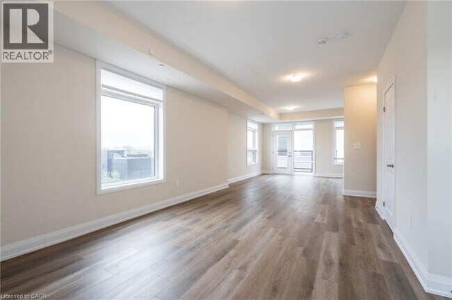 Photo - 1585 Rose Way