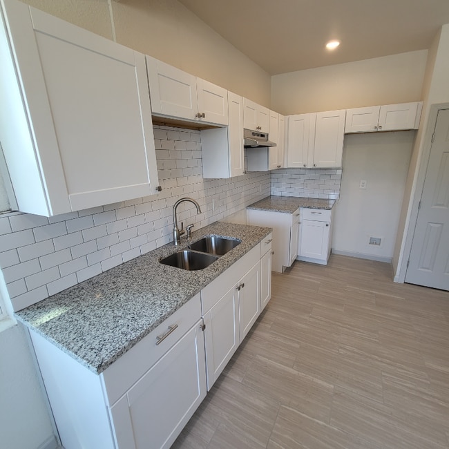 Photo - 647 Hammond Ave Unidad 101